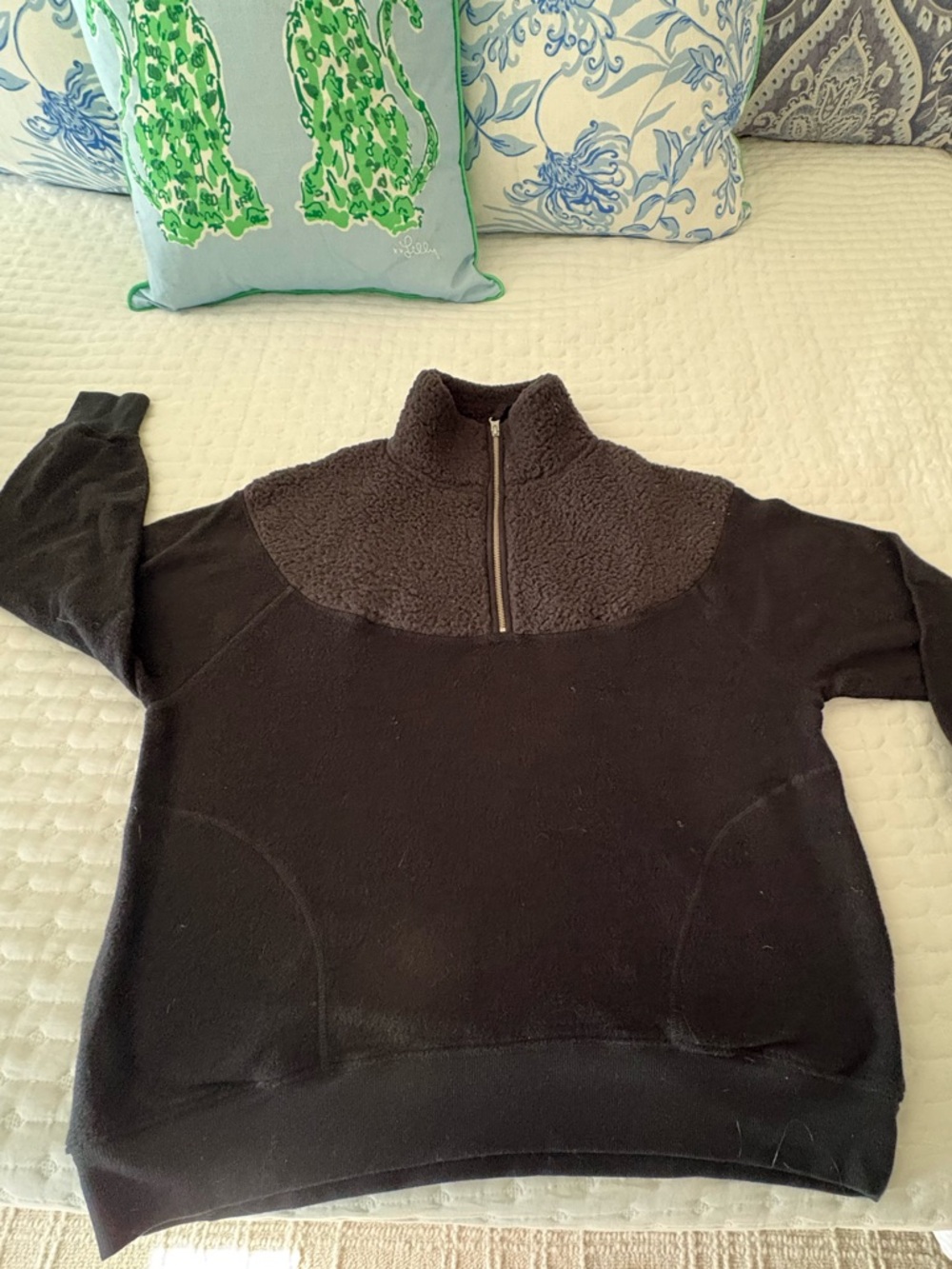 American Eagle Arie fleece and terry cloth 2/4zip pullover.